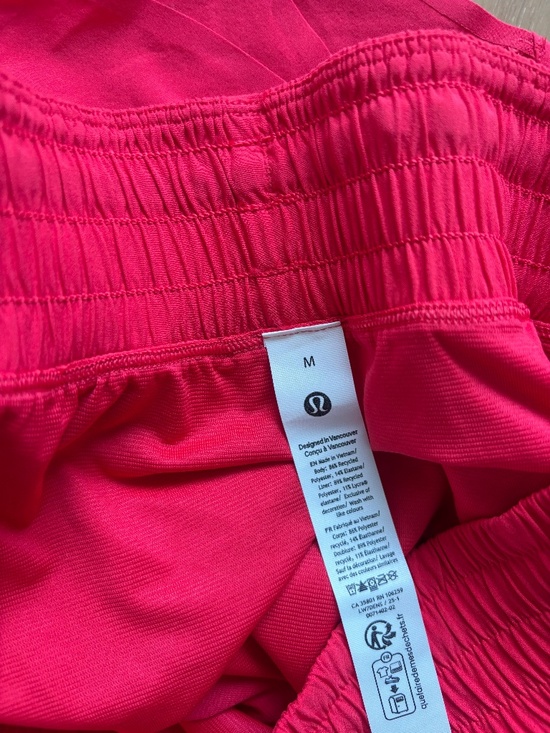 Lululemon Shake It Out High-Rise Running Short 2.5" - Picture 3 of 3